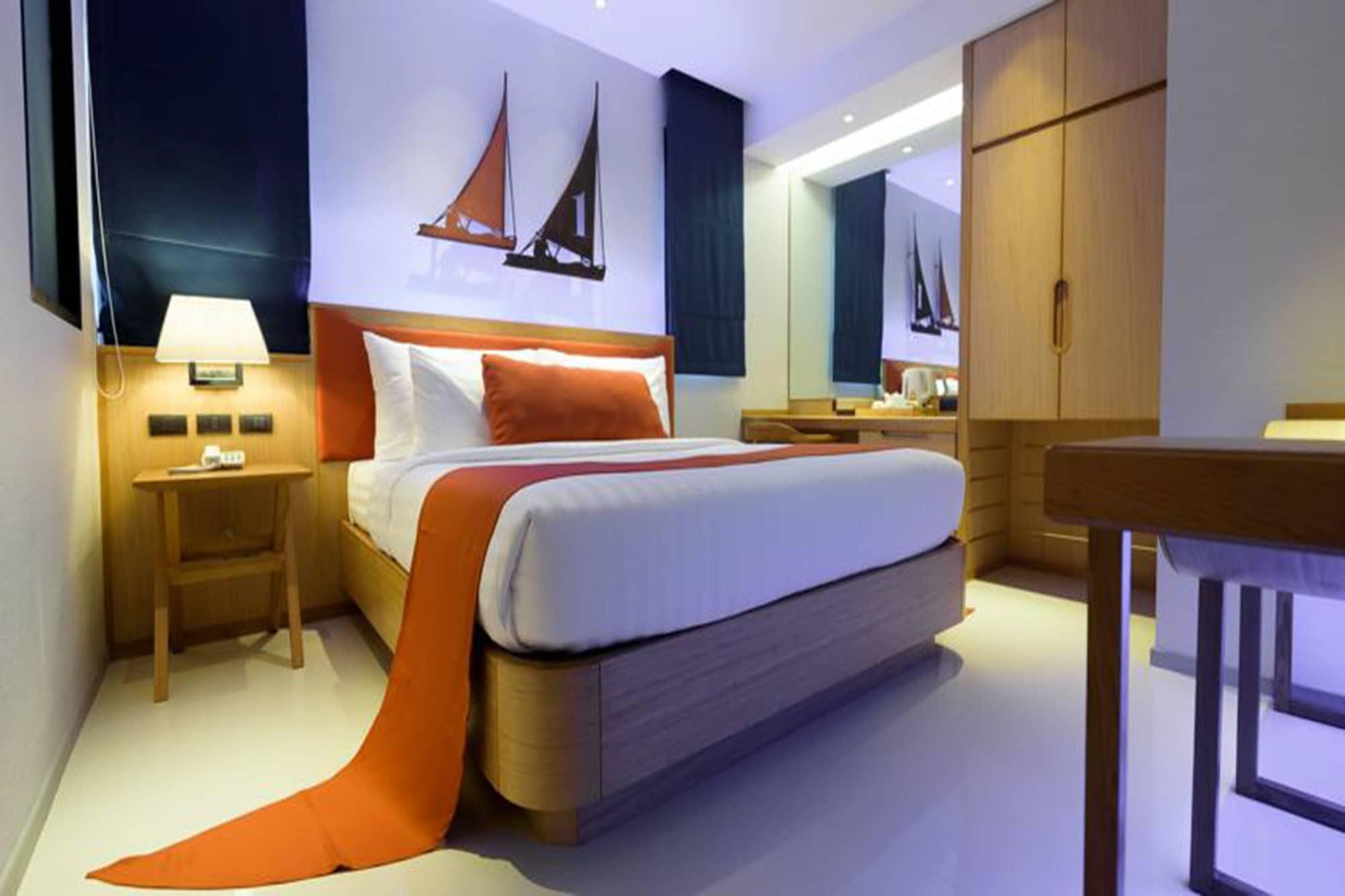 Deep Blue Z10 Hotel Pattaya Bagian luar foto