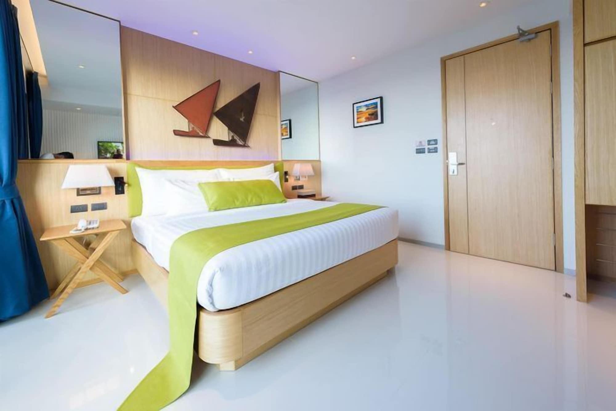 Deep Blue Z10 Hotel Pattaya Bagian luar foto