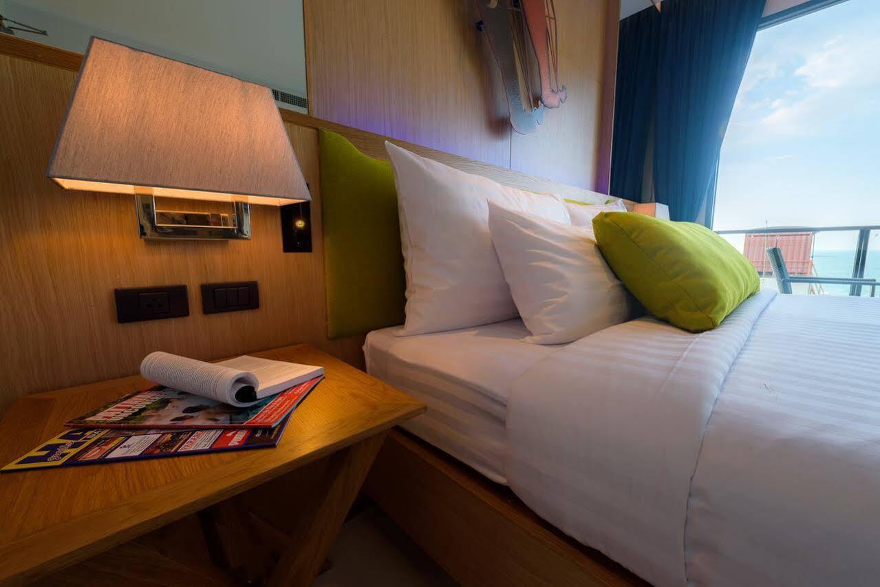 Deep Blue Z10 Hotel Pattaya Bagian luar foto